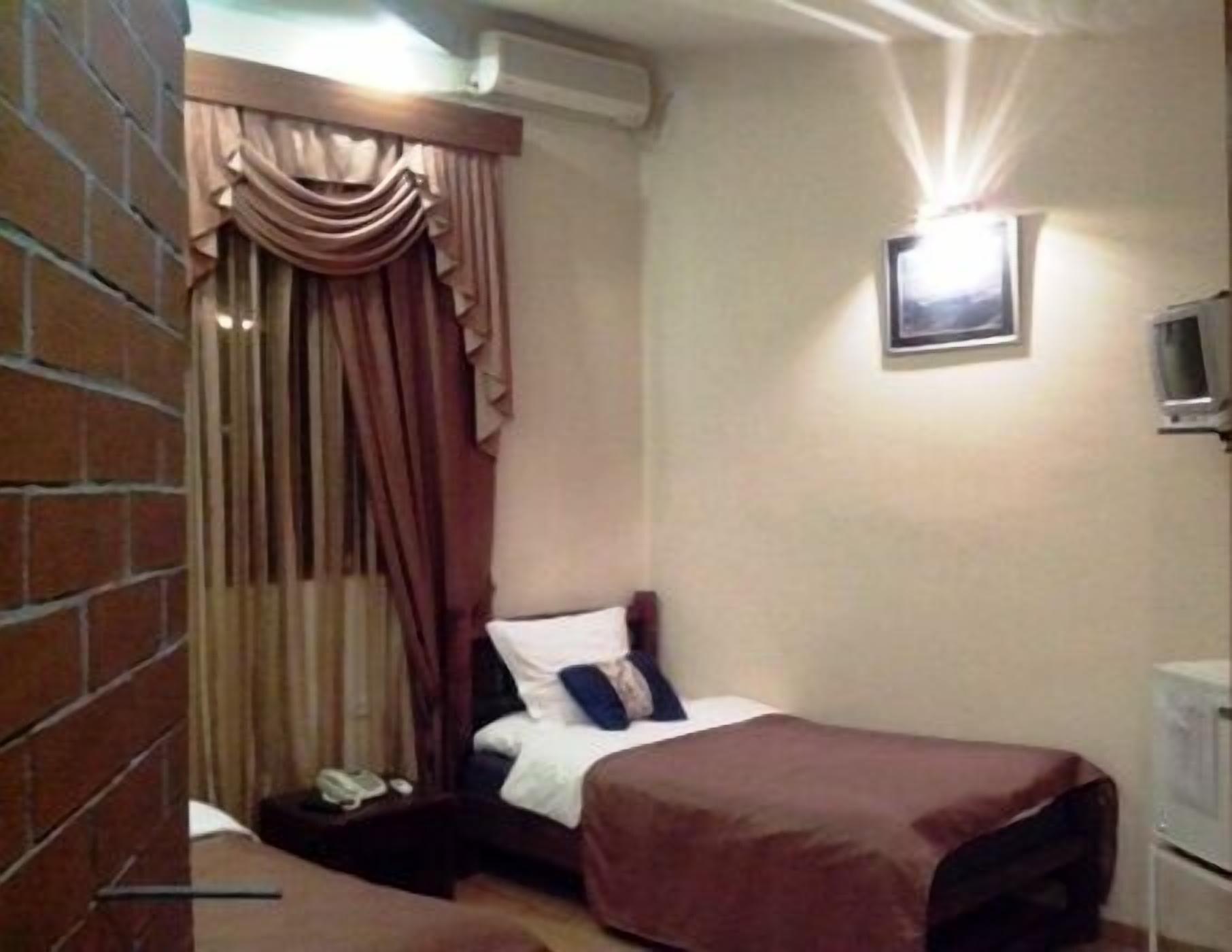 Classic Hotel Tbilisi Buitenkant foto