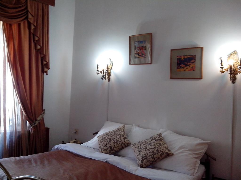 Classic Hotel Tbilisi Buitenkant foto