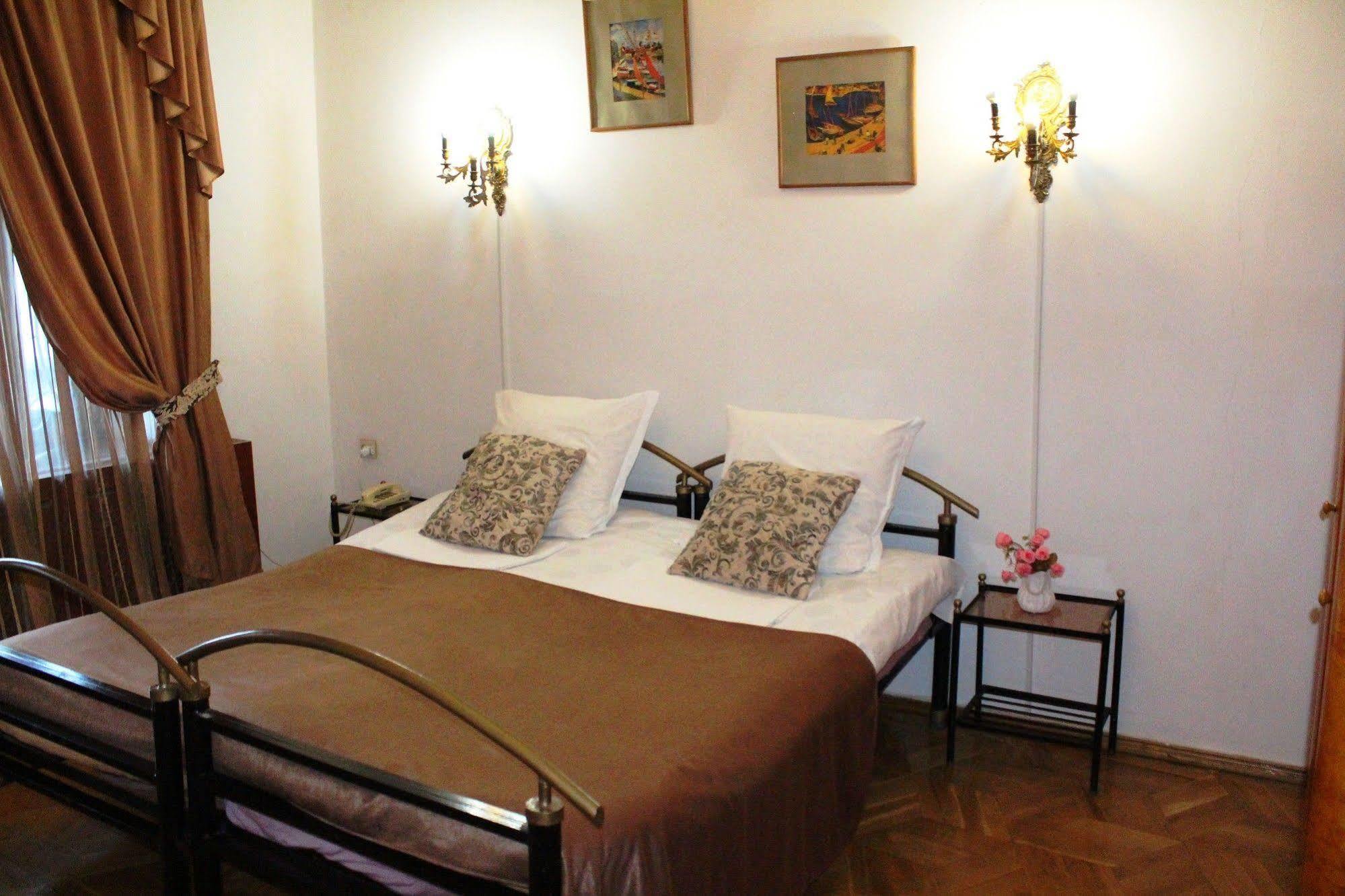 Classic Hotel Tbilisi Buitenkant foto